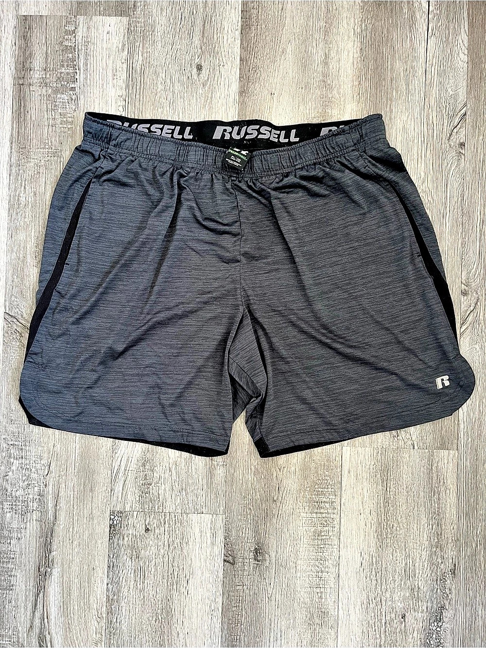 Russell Athletic Shorts in Black Size XL